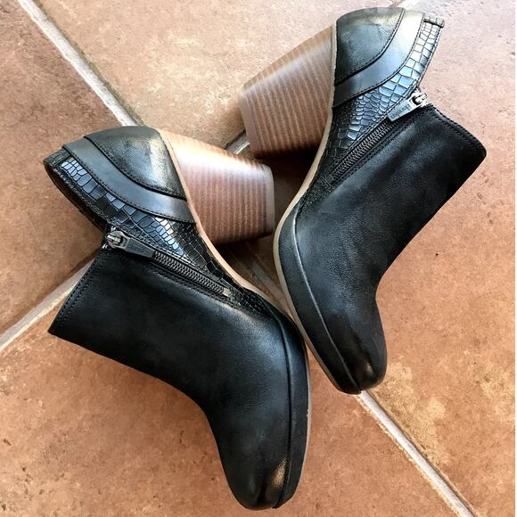 Dansko Black Distressed Leather Booties with Crocodile Trim size 39 - Picture 2 of 12